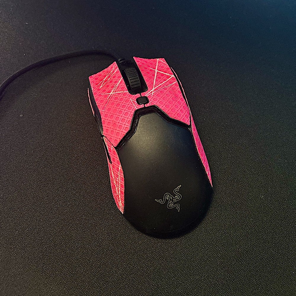 wired Razer viper mini with custom grips